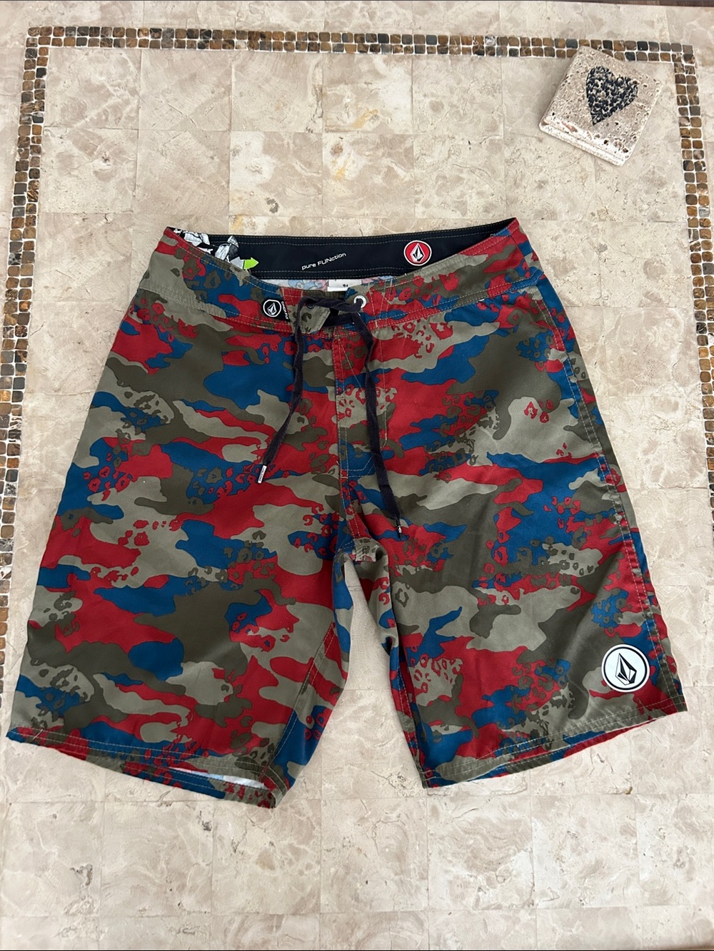 Volcom board shorts ‎ CINCH FLY red,blue,green camouflage pattern men’s Size 31